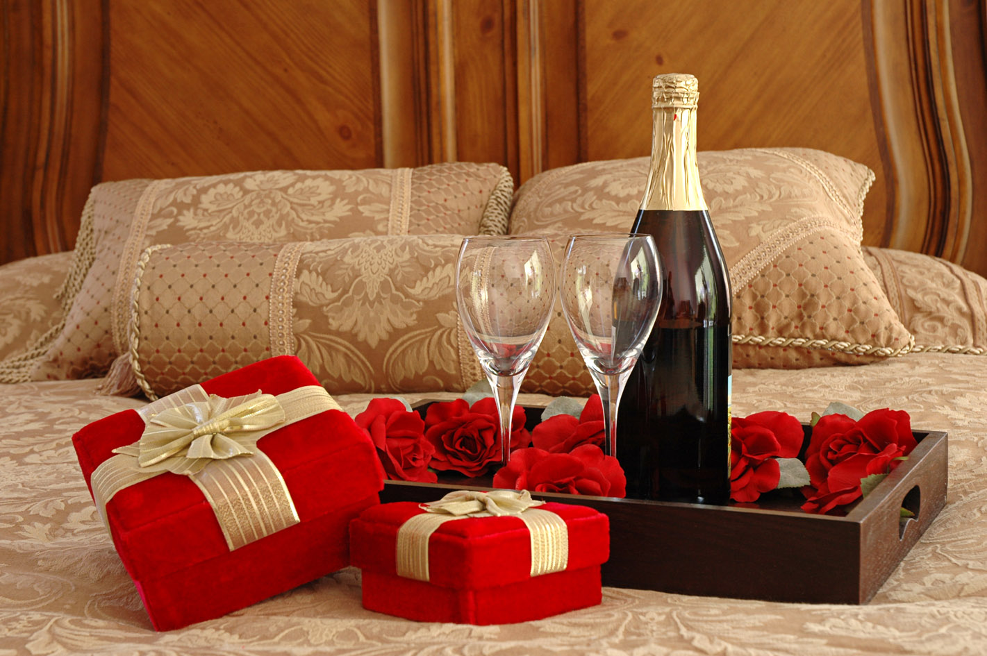 5 Romantic Gift Ideas For Your Lovely Husband